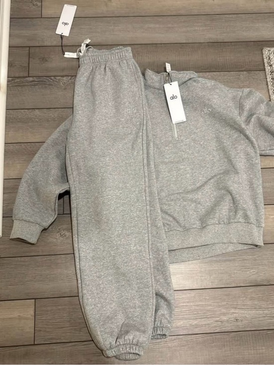 ALO Yoga Other - ALO Yoga Men/women Light Gray Heather Jogger Sweatpants and quarter zip set